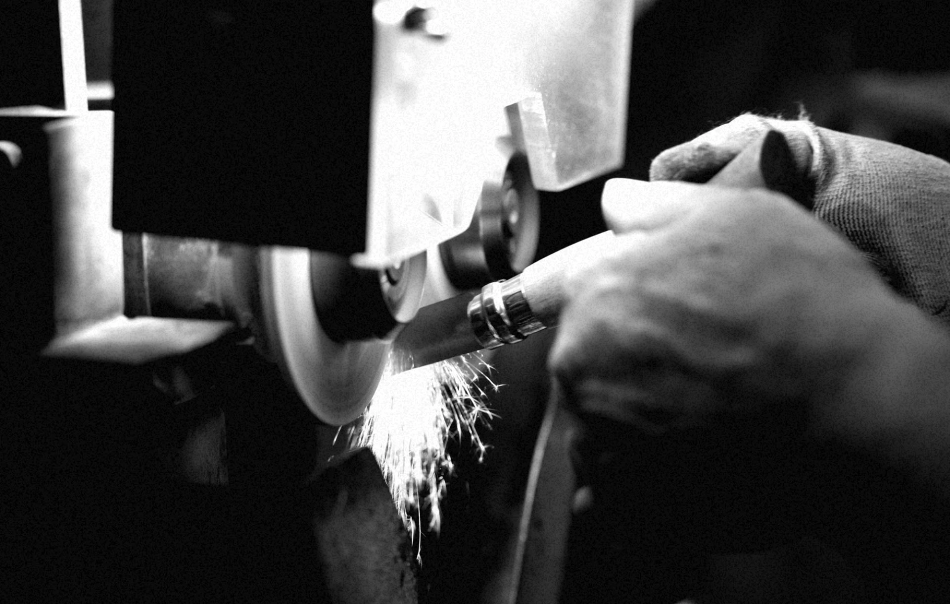 Производство ножей Opinel