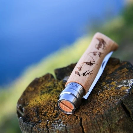 Нож Opinel №8 Alpine adventures, нержавеющая сталь, рукоять бук, гравировка пеший туризм